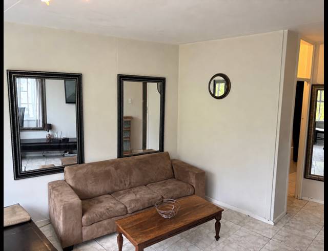 0.5 BEDROOM APARTMENT TO LET IN VREDEHOEK